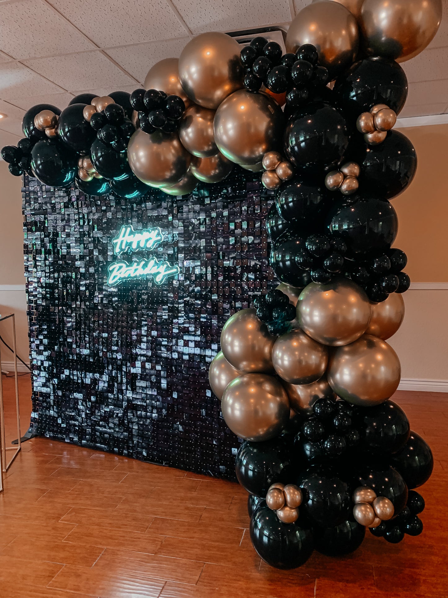 SHIMMER WALLS (7FT X 7FT)