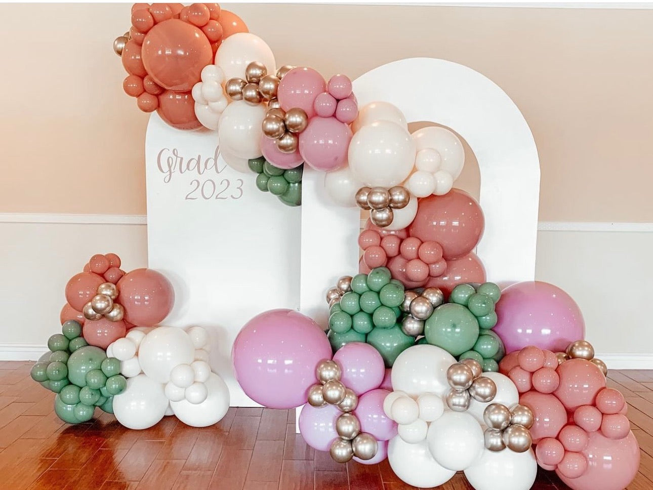 WHITE OPEN ARCH BACKDROP